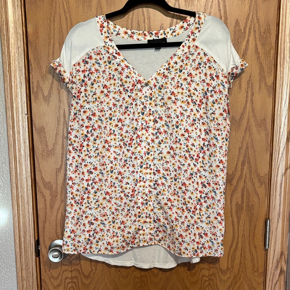 Chic Floral V-Neck Blouse
